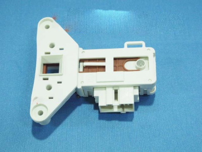 УСТРОЙСТВО БЛОКИРОВКИ ЛЮКА